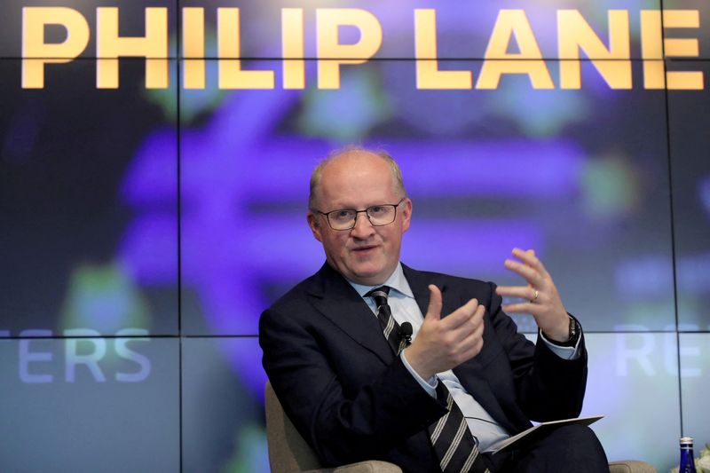 © Reuters. FILE PHOTO: European Central Bank Chief Economist Philip Lane speaks during a Reuters Newsmaker event in New York, U.S., September 27, 2019. REUTERS/Gary He/File Photo