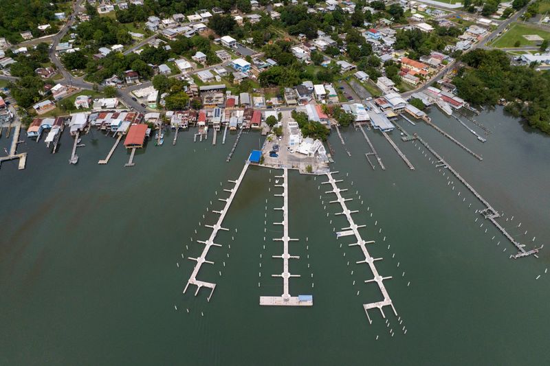 © Reuters. Empty docks are seen as tropical storm Fiona approaches in Cabo Rojo, Puerto Rico September 17, 2022.  REUTERS/Ricardo Arduengo