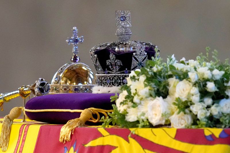 &copy; Reuters. نعش الملكة إليزابيث، ملكة بريطانيا الراحلة، في قصر ويسمنستر بلندن في صورة التقطت في 16 سبتمبر أيلول 2022. صورة لرويترز من ممثل لوكالات الأنباء.