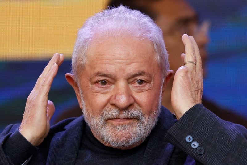 &copy; Reuters. Ex-presidente Luiz Inácio Lula da Silva durante comício em Curittiba
17/09/2022 REUTERS/Rodolfo Buhrer