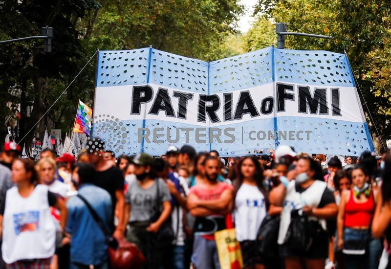 &copy; Reuters. Manifestantes contrários ao FMI protestam nas ruas de Buenos Aires, na Argentina
17/03/2022 REUTERS/Agustin Marcarian