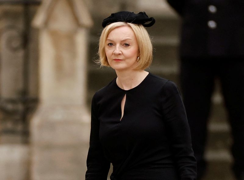 © Reuters. British Prime Minister Liz Truss arrives at Westminster Abbey on the day of the state funeral and burial of Britain's Queen Elizabeth, in London, Britain, September 19, 2022   REUTERS/John Sibley