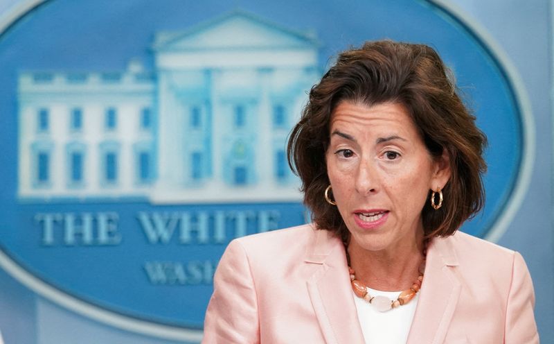 &copy; Reuters. FILE PHOTO: U.S. Secretary of Commerce Gina Raimondo speaks about semiconductor chips subsidies during a press briefing at the White House in Washington, U.S., September 6, 2022. REUTERS/Kevin Lamarque