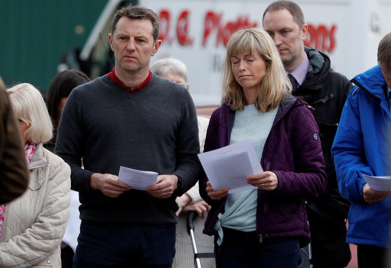 &copy; Reuters. Kate et Gerry McCann assistent à un service pour marquer le 11e anniversaire de la disparition de leur fille Madeleine, près de leur domicile à Rothley, en Grande-Bretagne. /Photo d'archives/REUTERS/Darren Staples