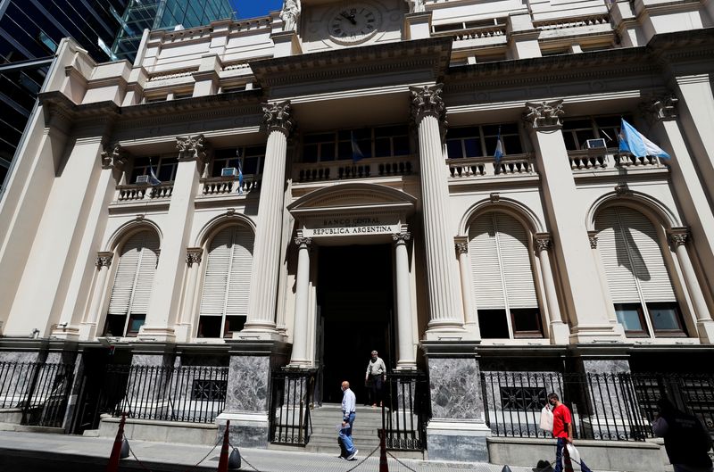 &copy; Reuters. FILE PHOTO: The facade of Argentina's Central Bank is pictured in the financial district of Buenos Aires, Argentina December 7, 2021. REUTERS/Agustin Marcarian