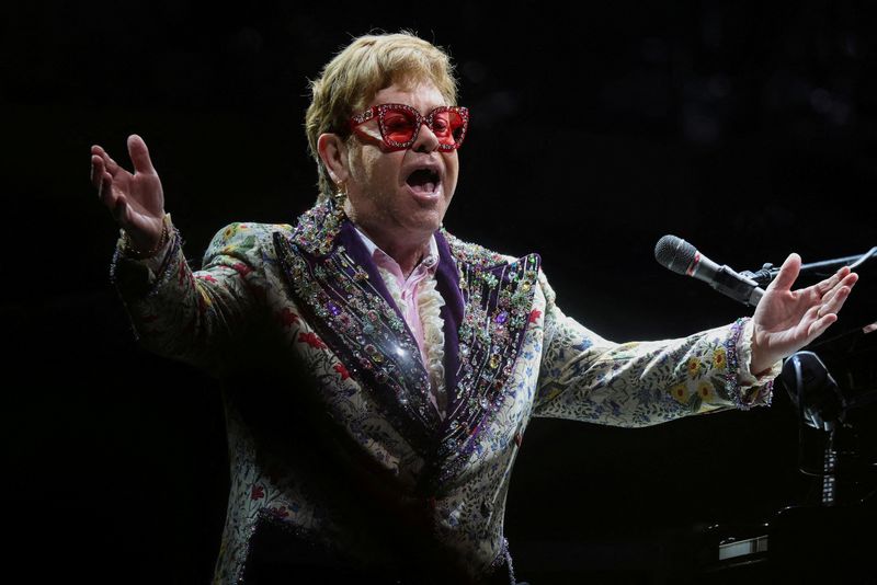 &copy; Reuters. FILE PHOTO: Elton John performs as he returns to complete his Farewell Yellow Brick Road Tour since it was postponed due to coronavirus disease (COVID-19) restrictions in 2020, in New Orleans, Louisiana, U.S. January 19, 2022. REUTERS/Jonathan Bachman