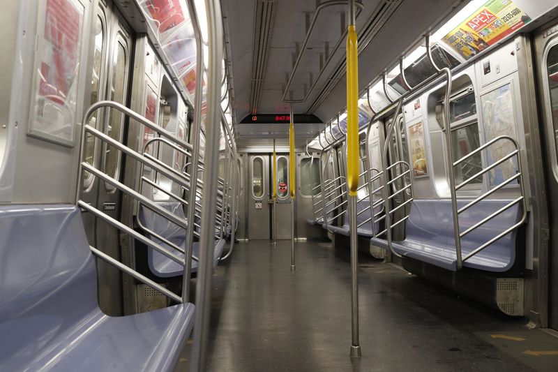 &copy; Reuters. FILE PHOTO - An empty subway car is seen during the morning rush, following the outbreak of Coronavirus disease (COVID-19), in New York City, U.S., March 19, 2020. REUTERS/Lucas Jackson