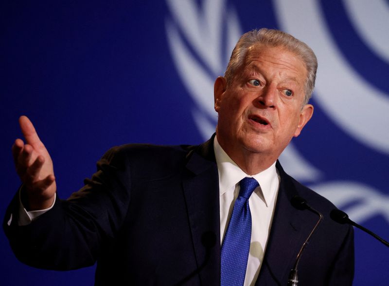 © Reuters. FILE PHOTO: Former U.S. Vice President Al Gore speaks at a news conference during the UN Climate Change Conference (COP26), in Glasgow, Scotland, Britain, November 5, 2021. REUTERS/Phil Noble/File Photo