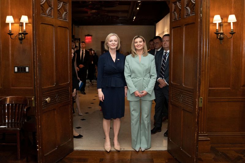 &copy; Reuters. British Prime Minister Liz Truss (left) meets Ukrainian First Lady, Olena Zelenska at The Ukrainian Institute of America, where they viewed an exhibition illustrating the atrocities taking place in Ukraine, in New York City, New York, U.S., September 20, 