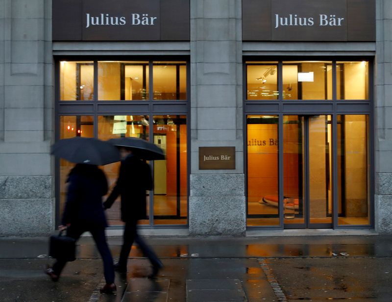 &copy; Reuters. FILE PHOTO: People walk past a branch of Swiss bank Julius Baer in Zurich, Switzerland February 3, 2020. REUTERS/Arnd Wiegmann/File Photo