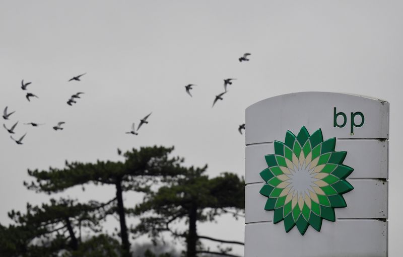 &copy; Reuters. Cartel de BP (British Petroleum) en una estación de servicio cerca de Brighton, Reino Unido, 30 de enero de 2021. Foto tomada el 30 de enero de 2021. REUTERS/Toby Melville