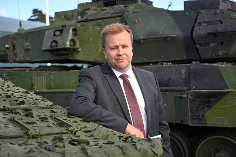 &copy; Reuters. وزير الدفاع الفنلندي أنتي كاكونين خلال مشاركته في اجتماع في السويد يوم الأربعاء. صورة لرويترز.
