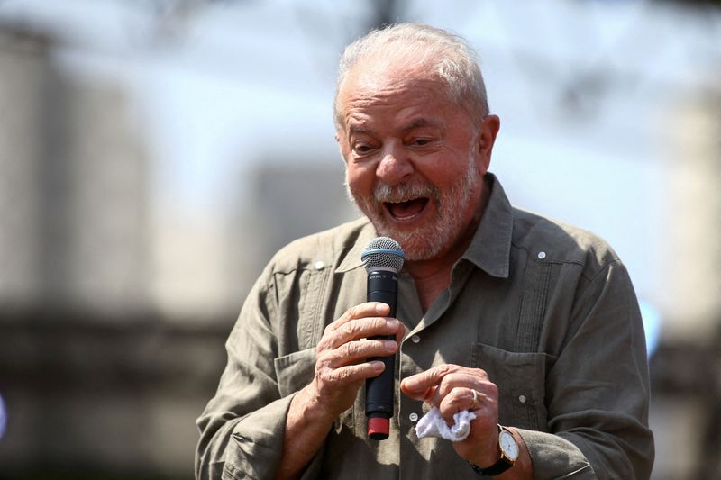 &copy; Reuters. Ex-presidente Luiz Inácio Lula da Silva discursa durante comício em Taboão da Serra
10/08/2022 REUTERS/Carla Carniel