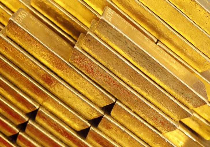 &copy; Reuters. Imagen de archivo de lingotes de oro en el Banco Nacional Checo en Praga