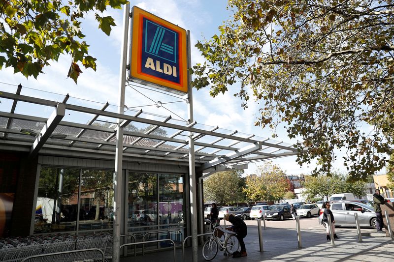 &copy; Reuters. FILE PHOTO: An Aldi superstore is seen in London, Britain, September 29, 2018. REUTERS/Peter Nicholls/File Photo