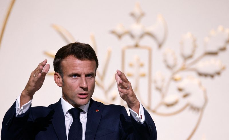 &copy; Reuters. Le président Emmanuel Macron prononce un discours lors d'une réception pour les préfets de France à l'Élysée. /Photo prise le 15 septembre 2022/REUTERS/Ludovic Marin