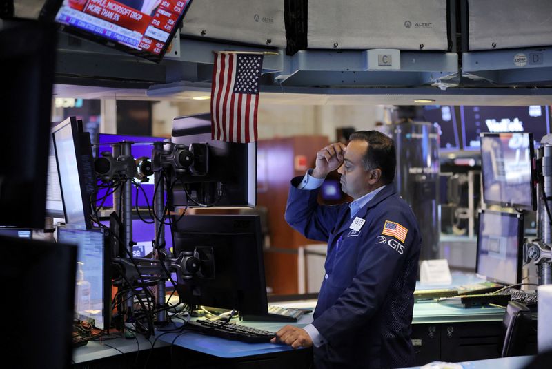 &copy; Reuters. Trader trabalha no pregão da Bolsa de Valores de Nova York (NYSE) em Manhattan, 13 de setembro de 2022. REUTERS/Andrew Kelly