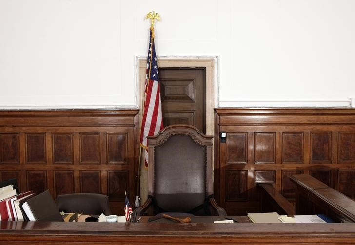© Reuters. A view of the judge's chair in court room 422 of the New York Supreme Court at 60 Centre Street February 3, 2012.  Picture taken February 3, 2012. REUTERS/Chip East 