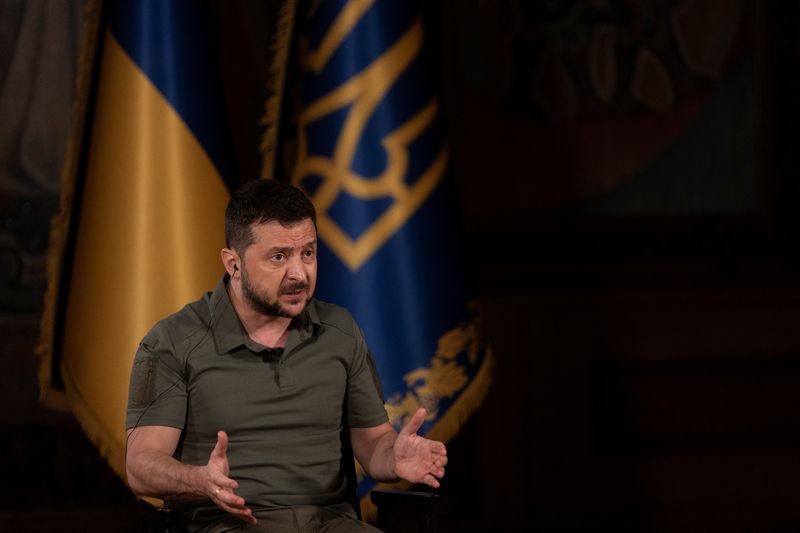 &copy; Reuters. FILE PHOTO: Ukraine's President Volodymyr Zelenskiy speaks during an interview with Reuters, amid Russia's attack on Ukraine, in Kyiv, Ukraine September 16, 2022.  REUTERS/Valentyn Ogirenko