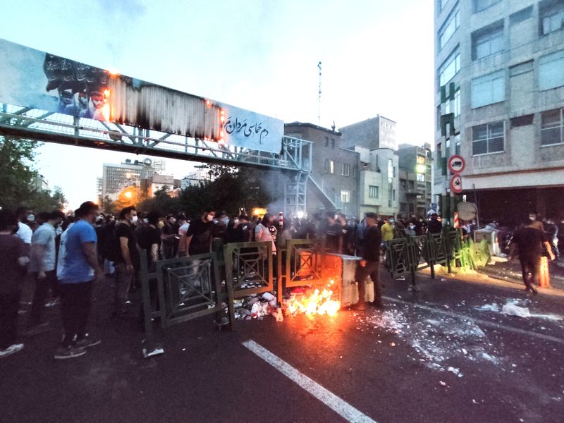 &copy; Reuters. Protesto em Teerã por conta da morte de uma mulher sob custódia da polícia. WANA (West Asia News Agency) via REUTERS 