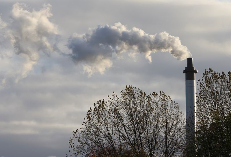 &copy; Reuters. A smoke billowing from a chimney is pictured, as the UN Climate Change Conference (COP26) takes place, in Glasgow, Scotland, Britain, November 6, 2021. REUTERS/Yves Herman
