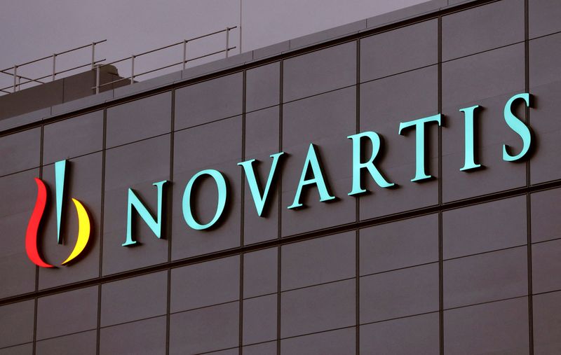 &copy; Reuters. Photo d'archives du logo du fabricant de médicaments suisse Novartis. /Photo prise le 23 octobre 2017 à Stein, Suisse/REUTERS/Arnd Wiegmann