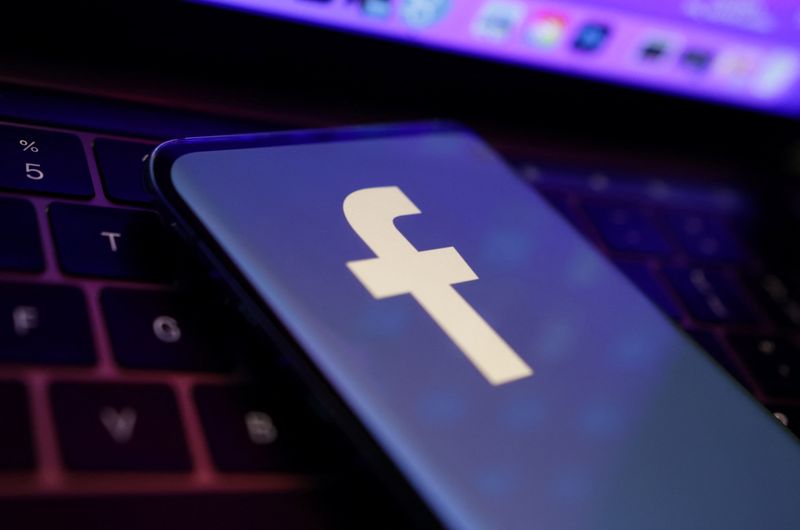 &copy; Reuters. FILE PHOTO: Facebook app logo is seen in this illustration taken, August 22, 2022. REUTERS/Dado Ruvic/Illustration