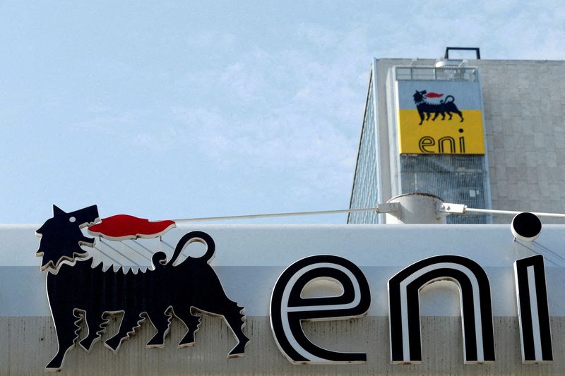 &copy; Reuters. FILE PHOTO: The logo of Italian energy company Eni is seen at a gas station in Rome, Italy September 30, 2018. REUTERS/Alessandro Bianchi