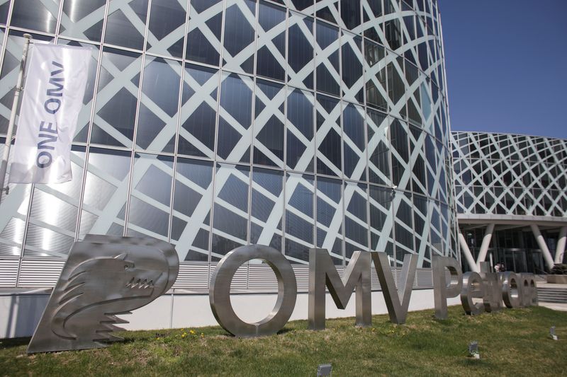 &copy; Reuters. Foto de archivo del logo de la compañía rumana OMV Petrom fuera de su sede en Bucarest 
Mar 28, 2019. Inquam Photos/Octav Ganea via REUTERS