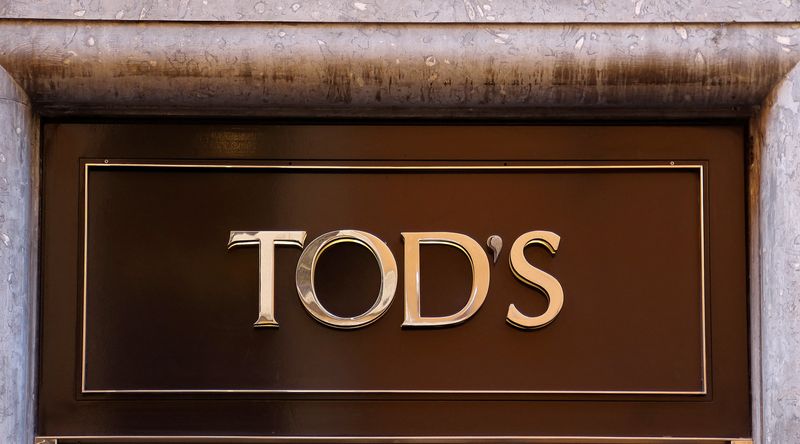 &copy; Reuters. Il logo Tod's presso una filiale a Roma  REUTERS/Tony Gentile