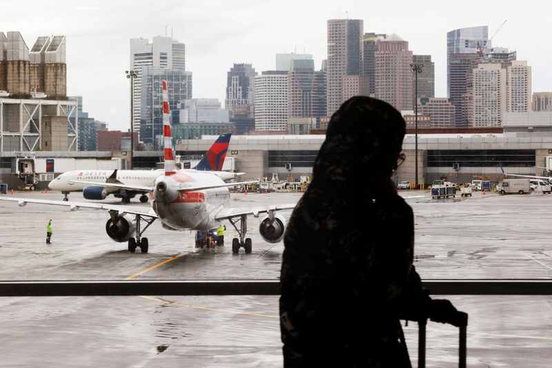 U.S. flight cancellations fell in July but complaints remained high