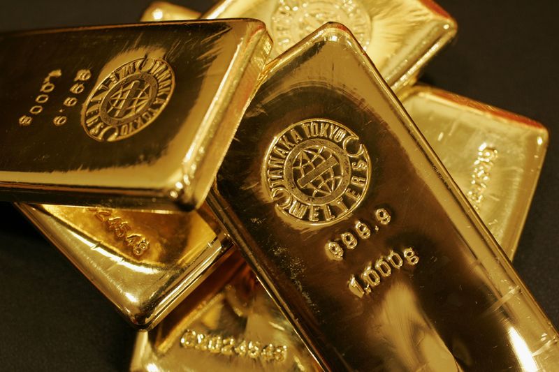 Altın, dolar ve hazine getirilerinin yükselmesiyle iki buçuk yılın en düşük seviyesine geriledi