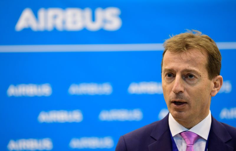 &copy; Reuters. Guillaume Faury, PDG d'Airbus, s'exprime lors d'une visite du ministre allemand de l'Économie et de la Protection du climat, Robert Habeck, dans les installations de recherche d'Airbus à Hambourg, en Allemagne, le 18 janvier 2022. /Photo d'archives/REUT