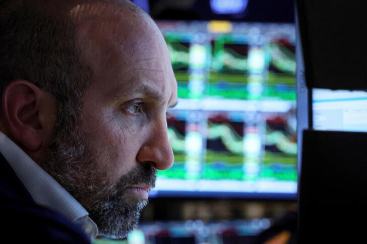 &copy; Reuters. Un operador trabaja en el parqué de la Bolsa de Nueva York, EEUU. 22 septiembre 2022. REUTERS/Brendan McDermid