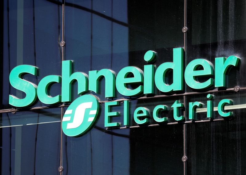 &copy; Reuters. FILE PHOTO: The logo of Scheider Electrics is pictured at the company's headquarters in Rueil-Malmaison near Paris, France, April 22, 2020. REUTERS/Charles Platiau