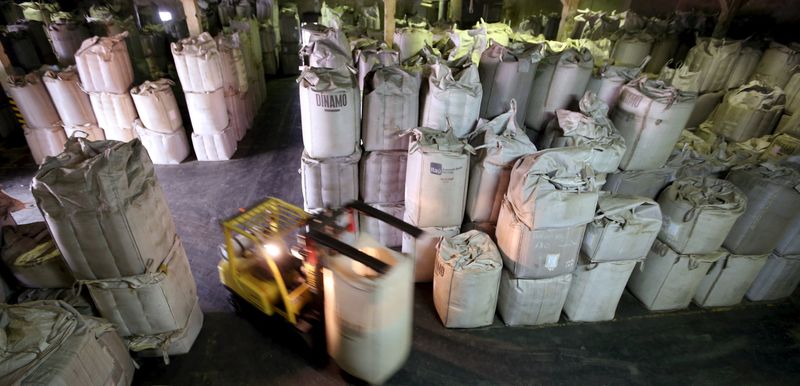 &copy; Reuters. Armazém com "big bags" de café no porto de Santos
10/12/2015
REUTERS/Paulo Whitaker