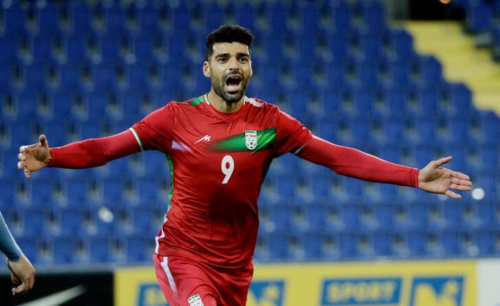&copy; Reuters.  Sept 23, 2022  
Foto del viernes del futbolista de Iran Mehdi Taremi celebrando tras marcar ante Uruguay 
 REUTERS/Leonhard Foeger