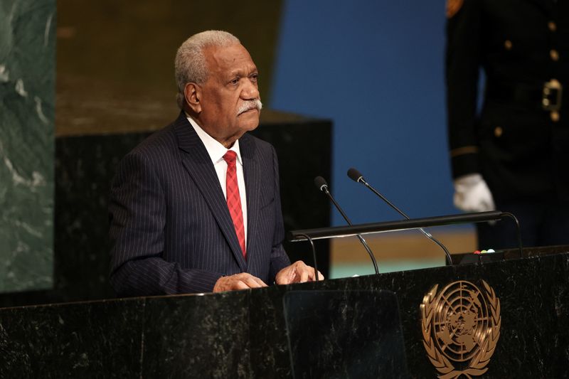 &copy; Reuters. O presidente de Vanuatu, Nikenike Vurobaravu, discursa na Assembleia-Geral da ONU, em Nova York. REUTERS/Caitlin Ochs