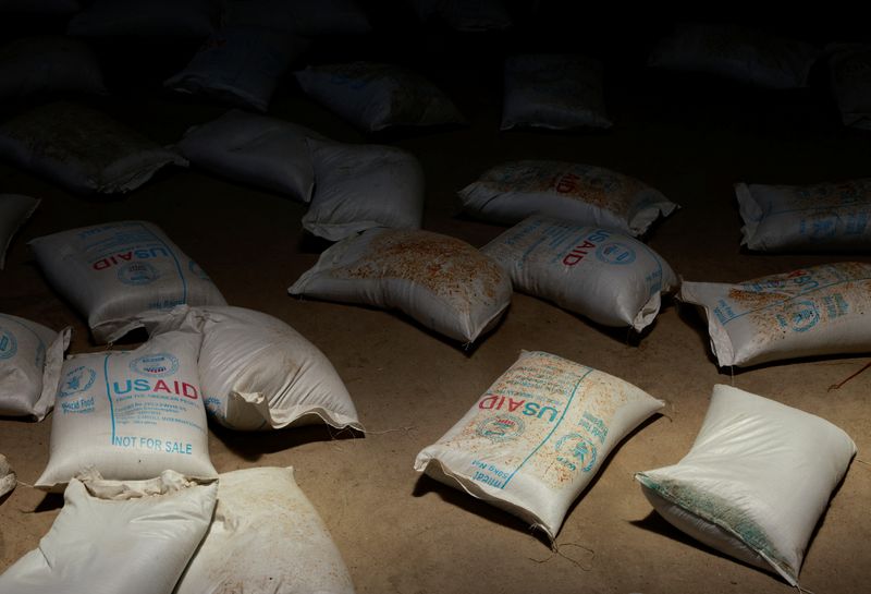 &copy; Reuters. Une pile de sacs de céréales envoyés d'Ukraine photographiée à l'entrepôt du Programme alimentaire mondial dans la ville d'Adama, en Éthiopie. /Photo prise le 8 septembre 2022/REUTERS/Tiksa Negeri