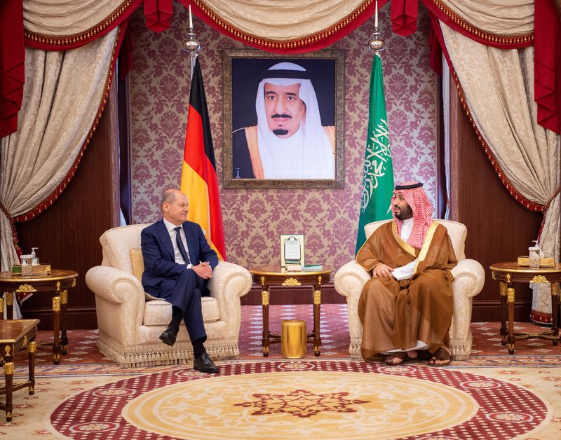 المستشار الألماني يقول إنه يسعى لتعميق شراكة الطاقة مع السعودية