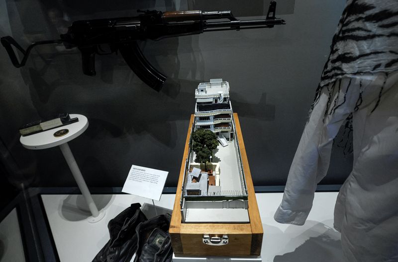 © Reuters. A model of Al-Zawahiri compound which was used to brief U.S. President Joe Biden on the mission that killed Al Qaeda's leader Ayman al-Zawahiri, is on display at the newly revamped Central Intelligence Agency museum, which is revealing some newly declassified artifacts from the spy agency's most storied operations since it's founding 75 years ago, at CIA headquarters in McLean, Virginia, U.S., September 24, 2022.  REUTERS/Evelyn Hockstein