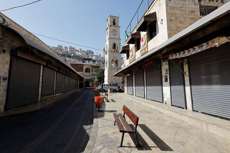 &copy; Reuters. Vue générale des magasins fermés à Naplouse. /Photo prise le 25 septembre 2022 à Naplouse, Cisjordanie/REUTERS/Raneen Sawafta