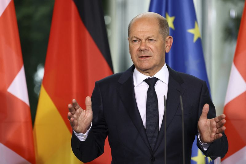 &copy; Reuters. FILE PHOTO: German Chancellor Olaf Scholz gestures during his joint news conference with  Georgian Prime Minister Irakli Garibashvili following their meeting in Berlin, Germany, September 14, 2022. REUTERS/Christian Mang
