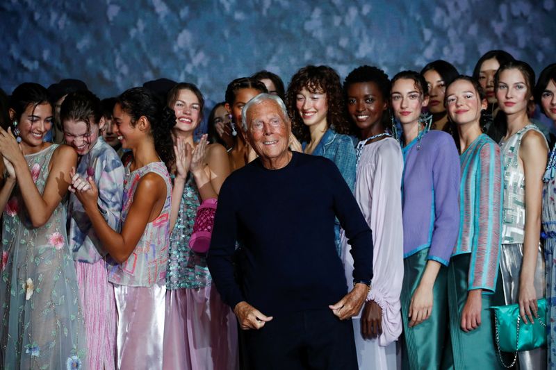 &copy; Reuters. El diseñador Giorgio Armani durante el desfile Primavera/Verano 2023 de Emporio Armani en la Semana de la Moda de Milán, Italia. 22 de septiembre, 2022. REUTERS/Alessandro Garofalo