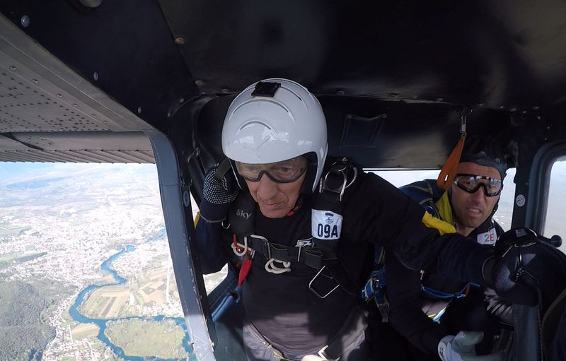 &copy; Reuters. Ibrahim Kalesic, 88-year-old parachuter, waits to jump from airplane during Para Challenge Cup in Bihac, Bosnia and Herzegovina September 24, 2022. REUTERS/Dado Ruvic