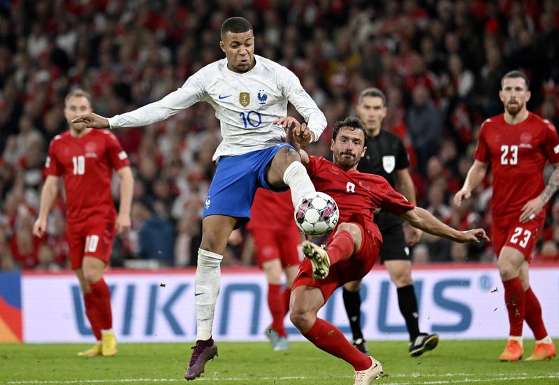 &copy; Reuters. Kylian Mbappé em jogo da França contra Dinamarca
 25/9/2022   REUTERS/Fabian Bimmer