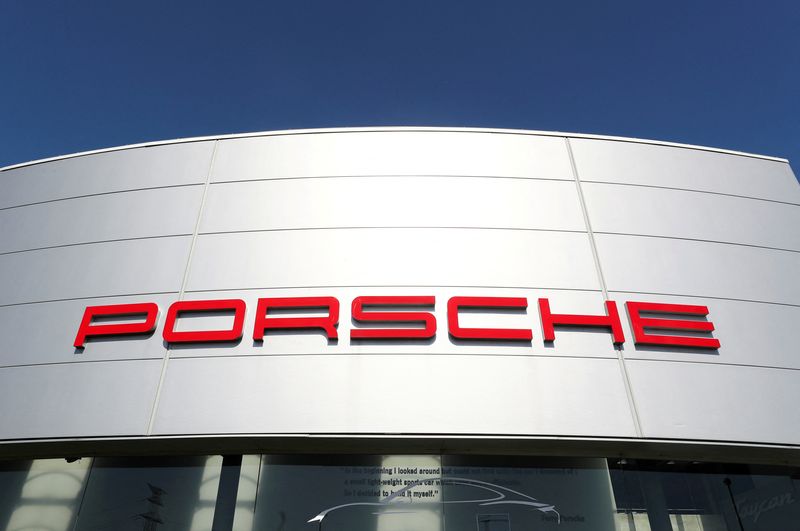 &copy; Reuters. FILE PHOTO: A logo of Porsche is seen outside a Porsche car dealer, amid the coronavirus disease (COVID-19) outbreak in Brussels, Belgium May 28, 2020. REUTERS/Yves Herman/File Photo