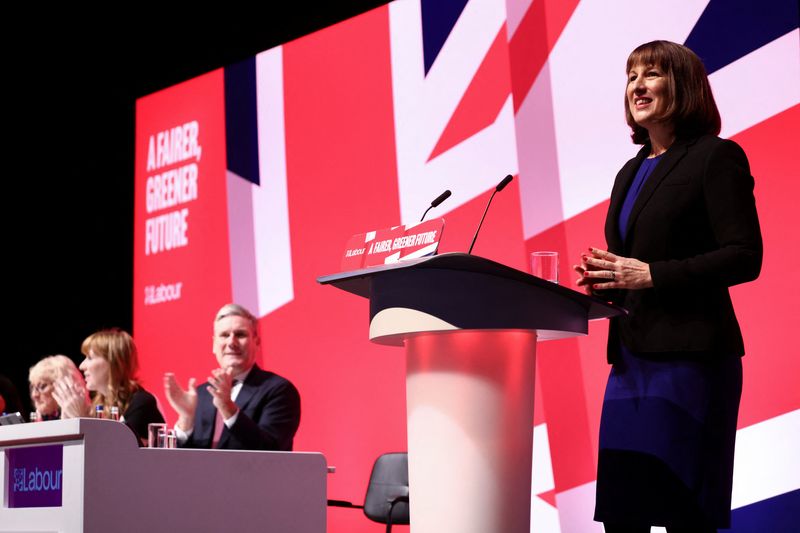 © Reuters. Britain's Shadow Chancellor of the Exchequer Rachel Reeves speaks at Britain's Labour Party's annual conference in Liverpool, Britain, September 26, 2022. REUTERS/Henry Nicholls