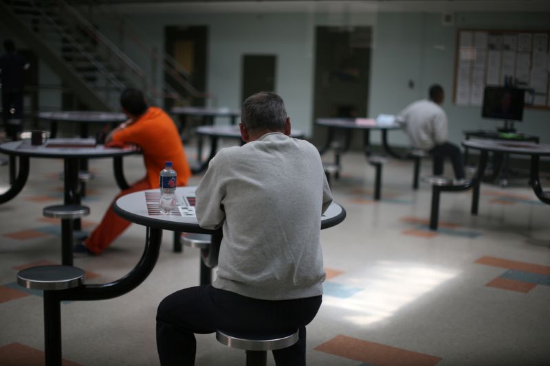 © Reuters. FILE PHOTO: A communal area is seen at the Adelanto immigration detention center, which is run by the Geo Group Inc (GEO.N), in Adelanto, California, U.S., April 13, 2017. REUTERS/Lucy Nicholson 