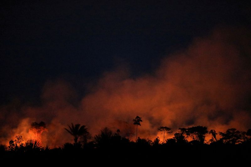 &copy; Reuters. Foto de archivo de un incendio en la selva amazónia, en Apui
 Sep 5, 2021.  REUTERS/Bruno Kelly/File Photo